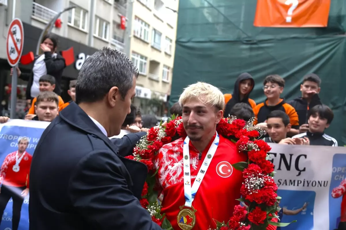 Yusuf Fehmi Genç Avrupa Halter Şampiyonu Olarak Ordu'da Coşkuyla Karşılandı