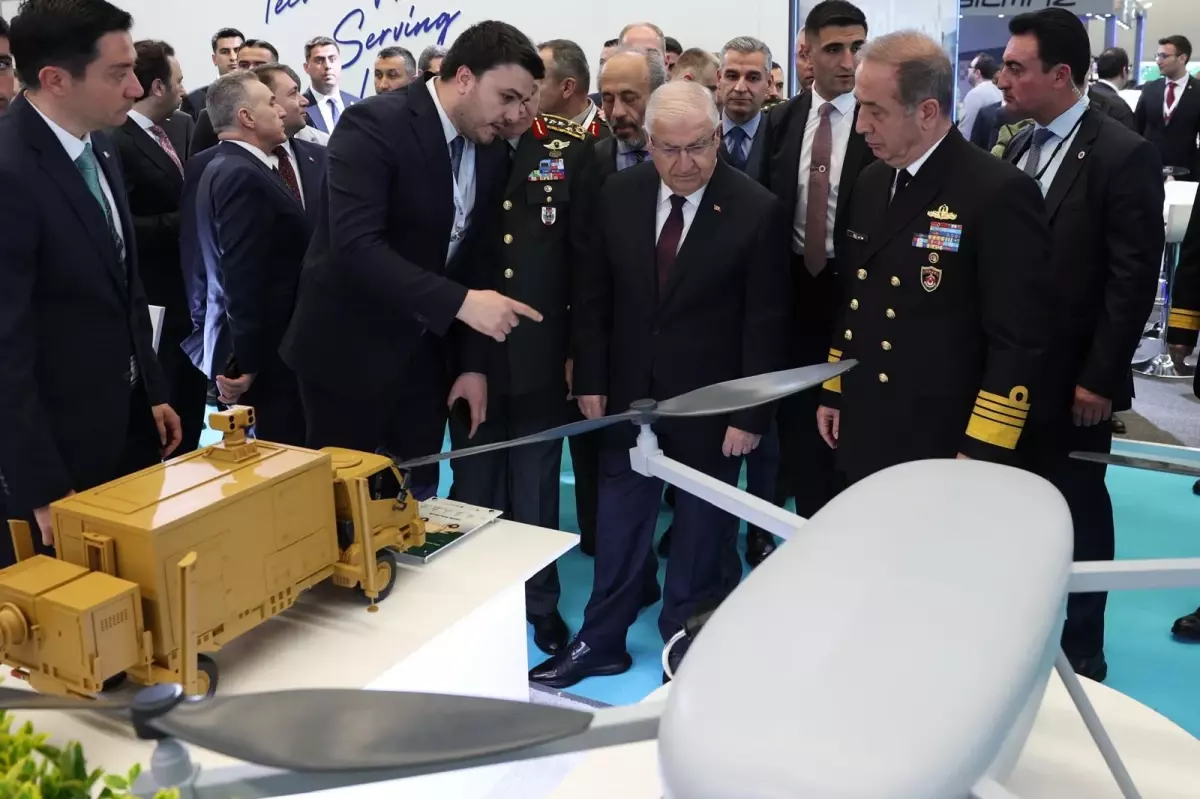 Milli Savunma Bakanı Yaşar Güler, Verimlilik ve Teknoloji Fuarı'nı Ziyaret Etti