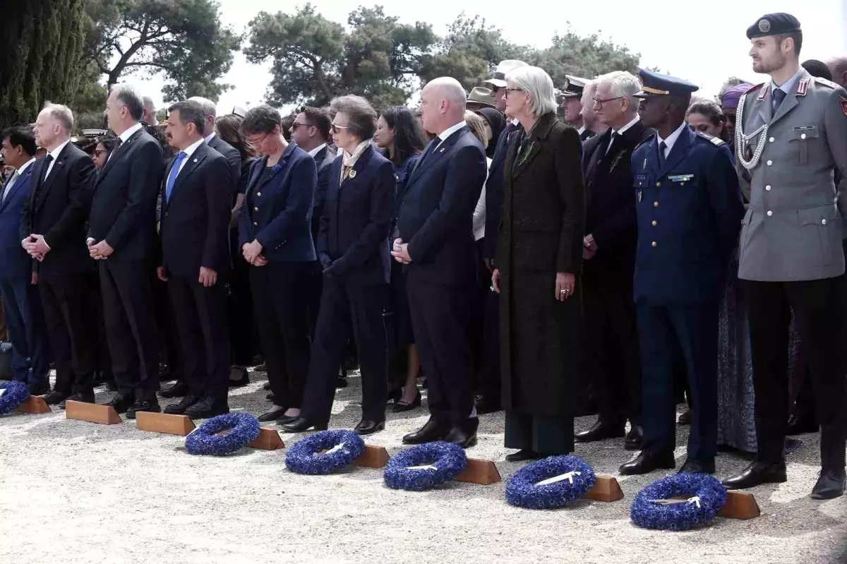 Çanakkale Kara Savaşları'nın yıl dönümünde Fransız ve İngiliz anıtlarında tören düzenlendi