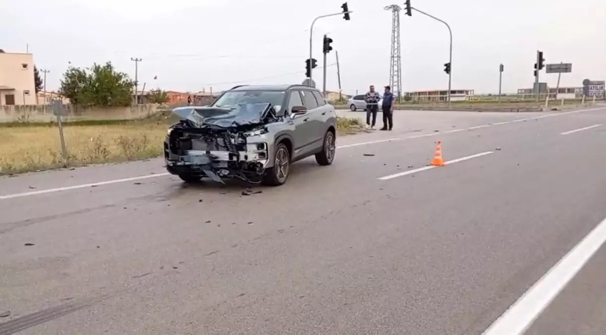 Adana'da Cip ile Motosiklet Çarpıştı: 2 Yaralı