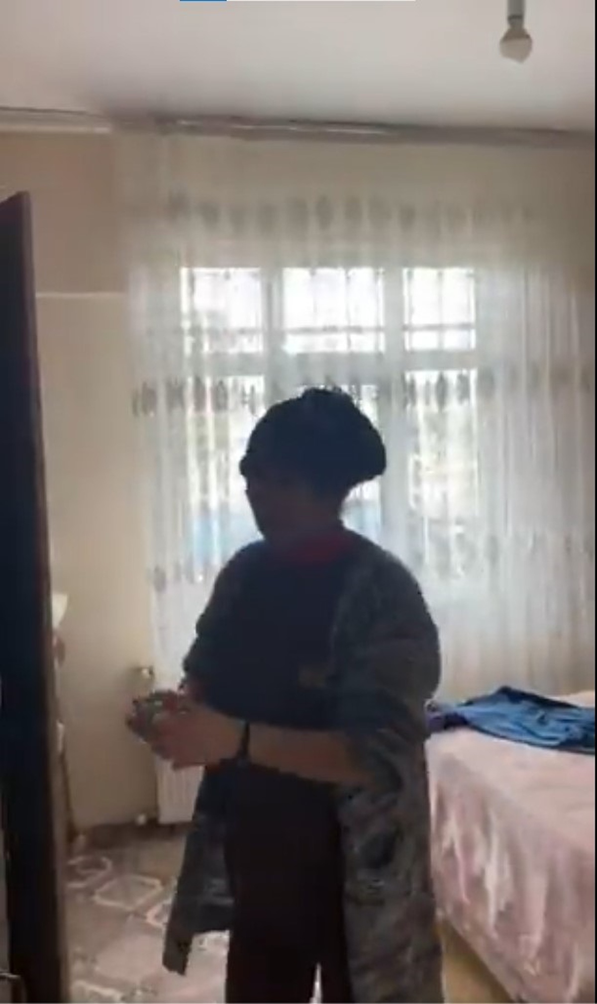 Depreme rağmen temizliğe devam eden annesine böyle isyan etti