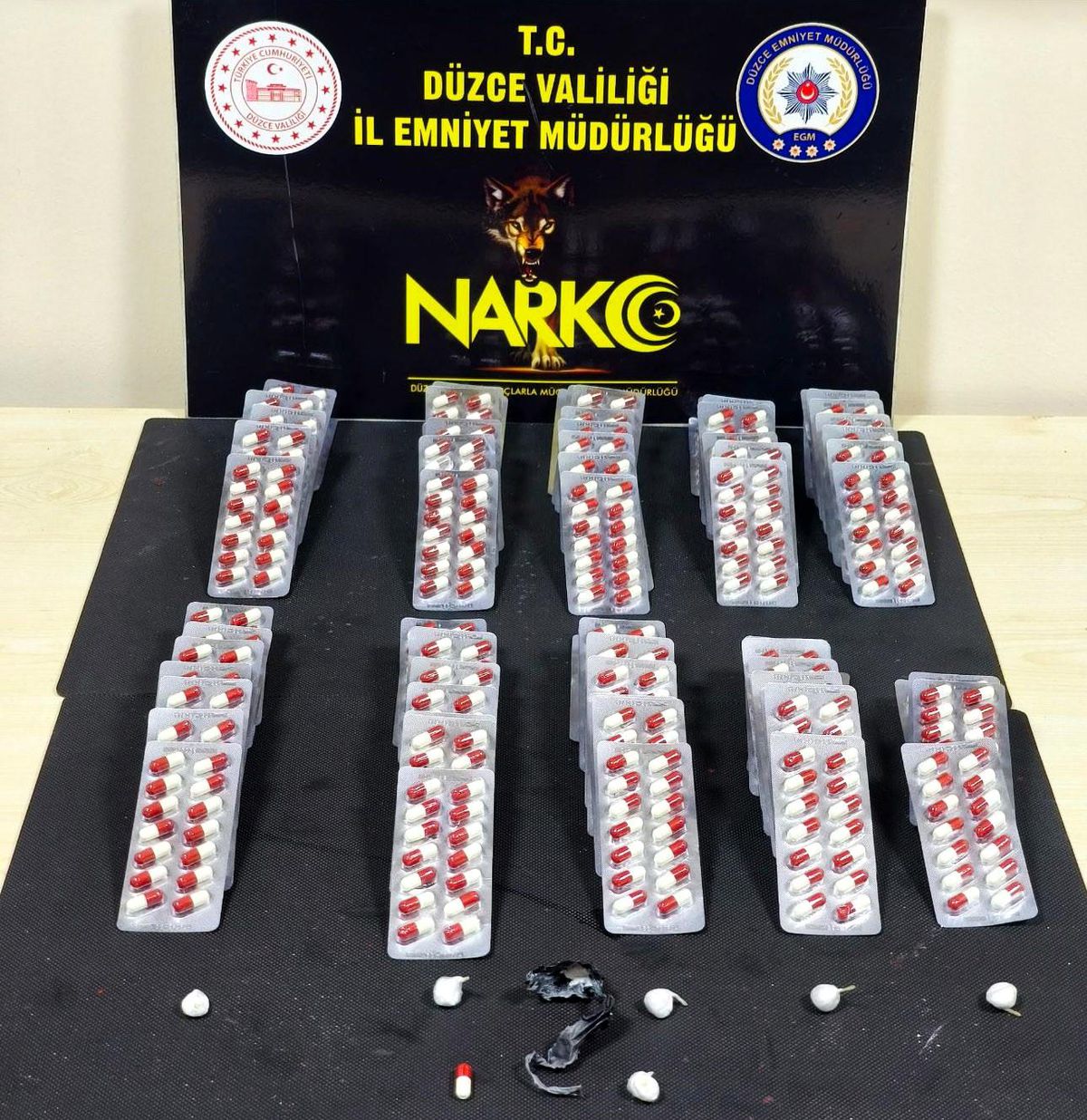 Düzce'de Uyuşturucu Satıcıları Yakalandı