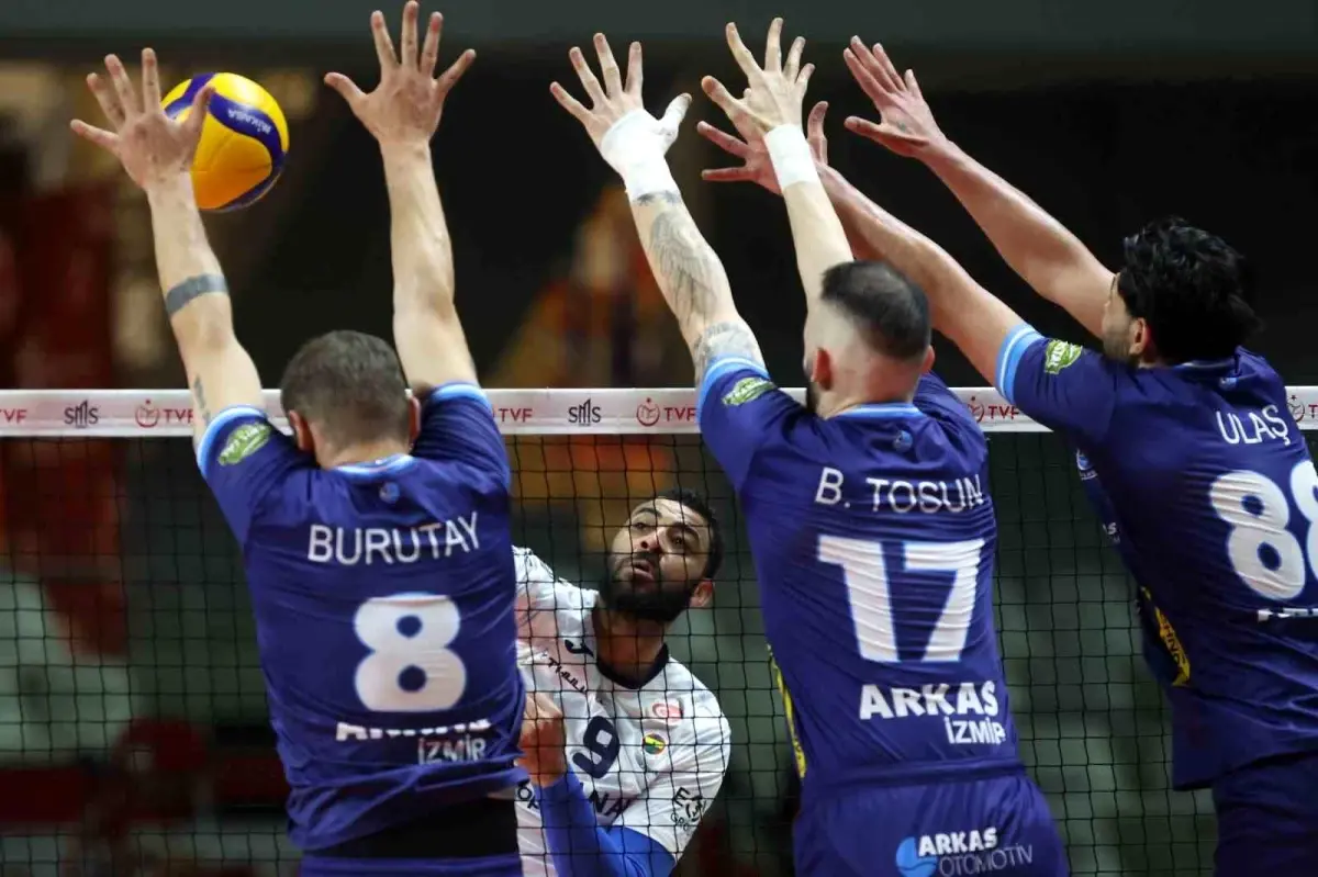 Fenerbahçe Erkek Voleybol Takımı, Arkas Spor'u Mağlup Etti