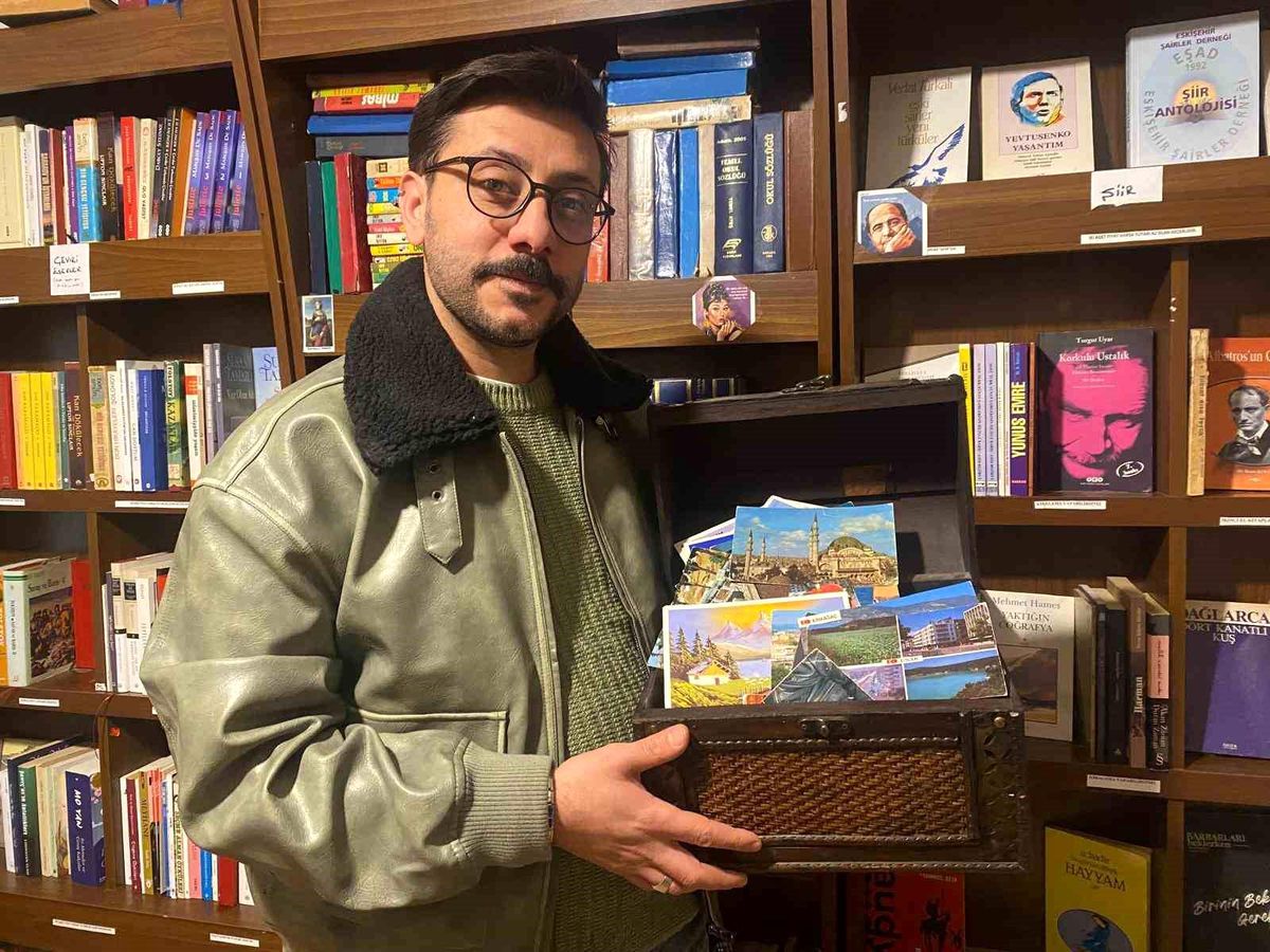 Eskişehir’de Nostaljik Kartpostallara Yeni Nesil İlgi Gösteriyor