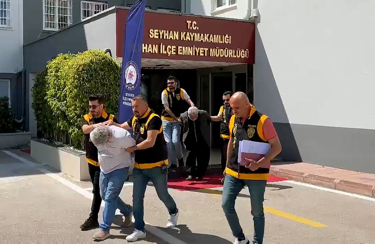 Adana'da Ruhsatsız Silah Operasyonu: 5 Tabanca, 3 Av Tüfeği Ele Geçirildi