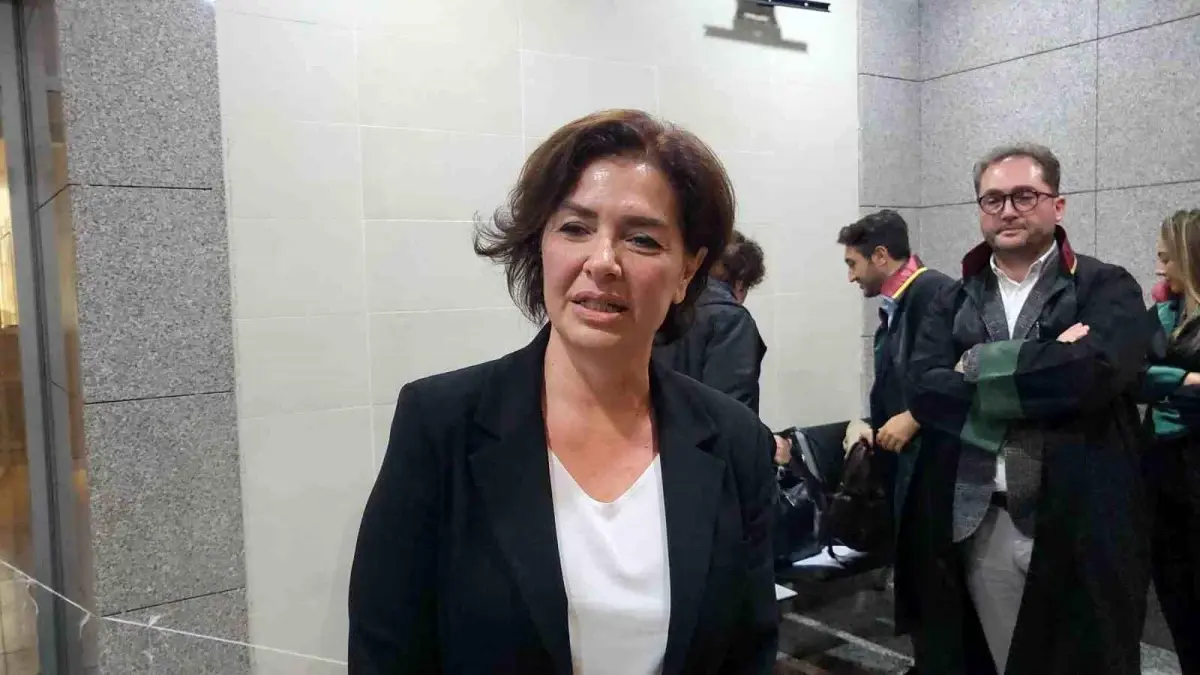 Gazeteci Özlem Gürses, TSK'ya Yönelik Sözlerinden Dolayı Hapis Cezası Aldı