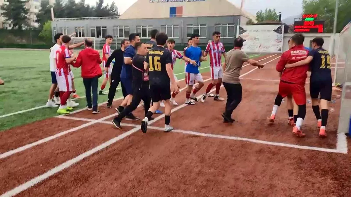 U18 Türkiye Futbol Şampiyonası'nda Gergin Anlar