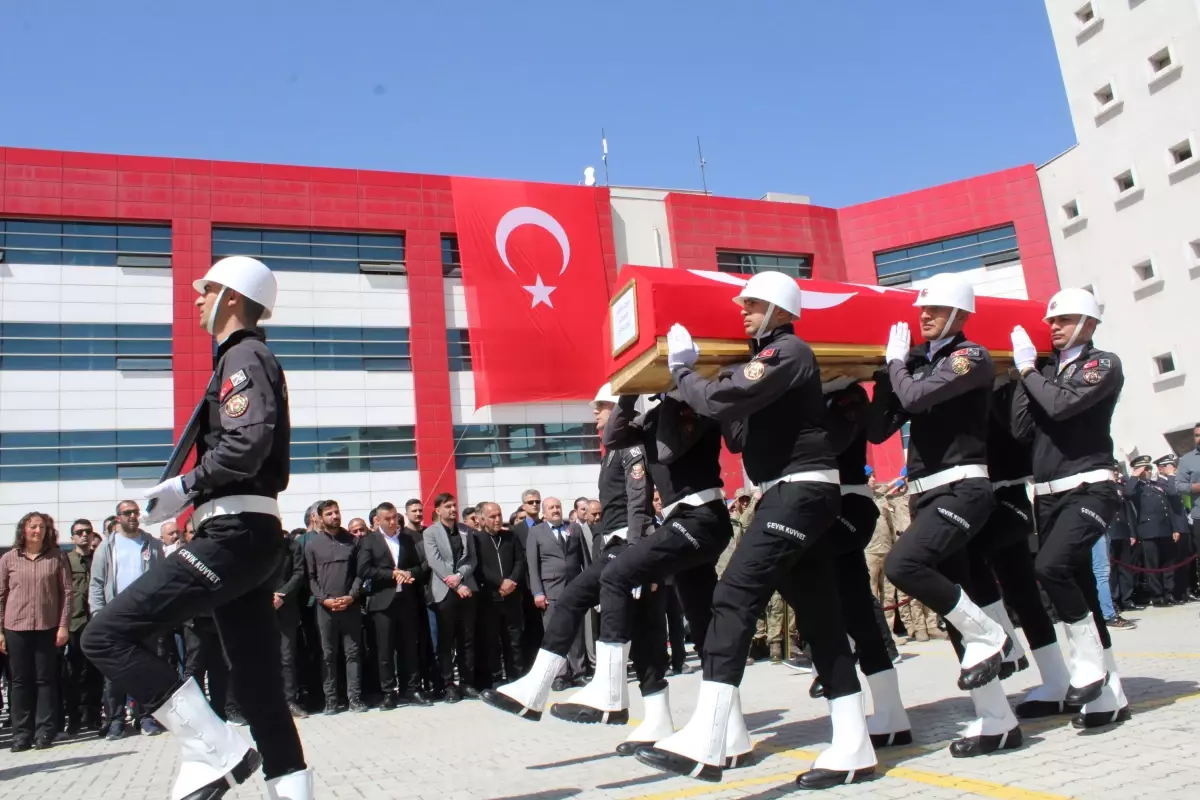 Futbol Maçında Kalp Krizi Geçiren Komiser Özay İçin Tören Düzenlendi
