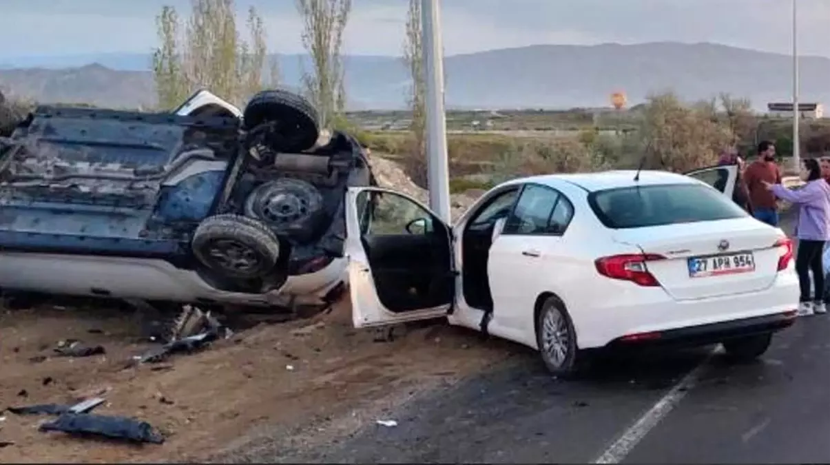 Nevşehir'de Kafa Kafaya Çarpışma: 3 Yaralı