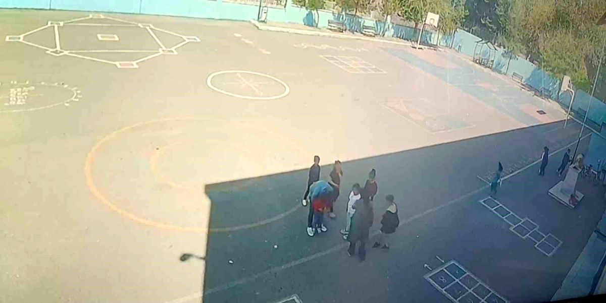 Öğretmenin Heimlich Manevrası ile Öğrencinin Hayatı Kurtarıldı