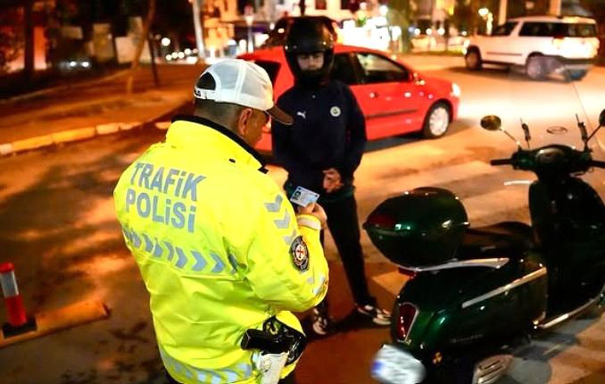 Isparta'da Asayiş ve Trafik Denetimi: 12 Sürücüye Ceza