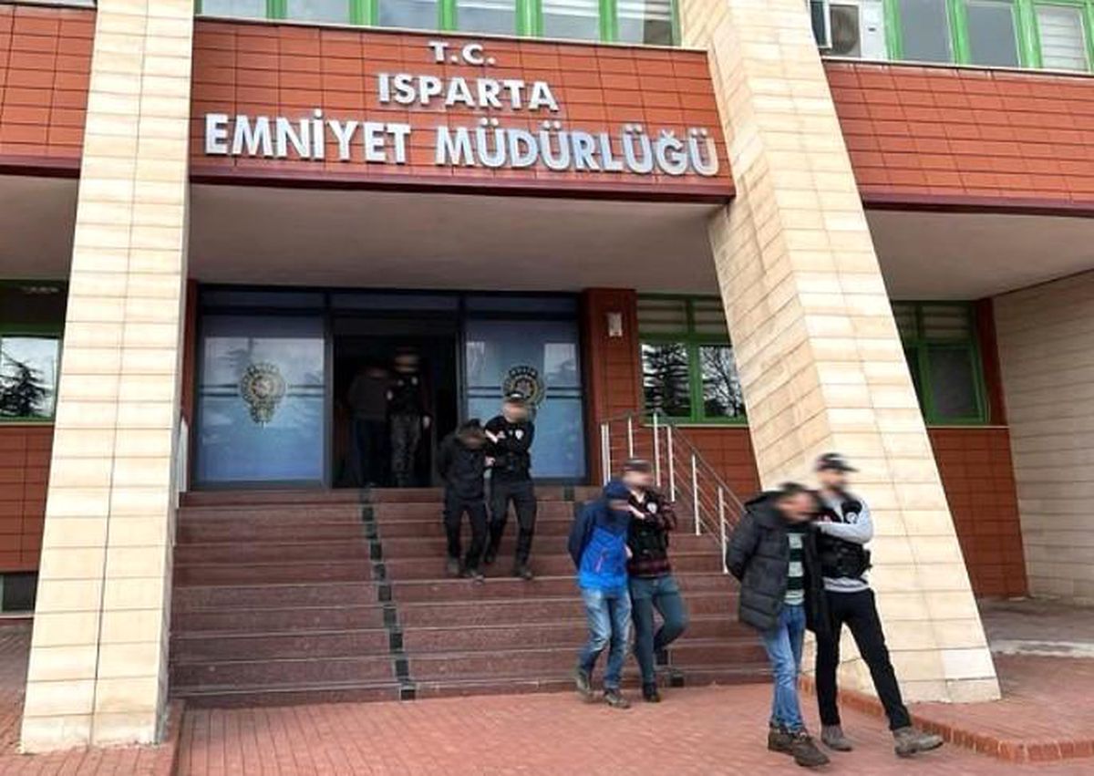 Isparta'da Narkotik Operasyonunda 6 Şüpheli Yakalandı, 3'ü Tutuklandı