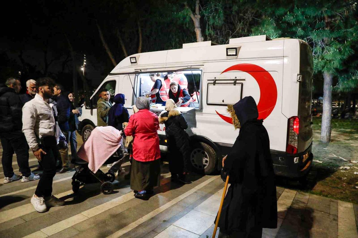 Kızılay, Deprem Sonrası 1,4 Milyon Kişiye Beslenme Desteği Sağladı