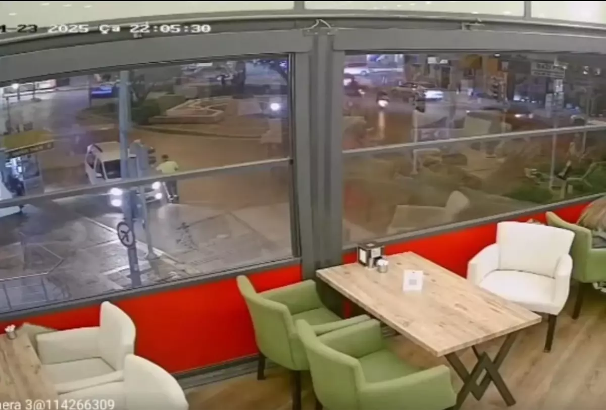 Alkollü Sürücü Trafik Polisinin Üzerine Araç Sürdü