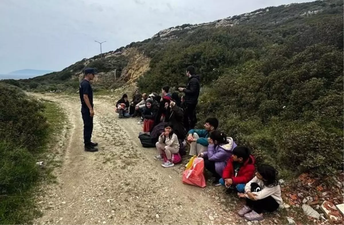 İzmir'de Düzensiz Göçmen Operasyonu: 29 Göçmen ve 1 Kaçakçı Yakalandı