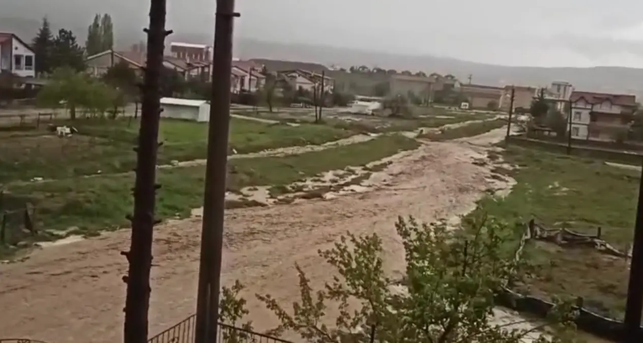 Kırıkkale'de Sağanak Yağışta Taşkınlar ve Su Baskınları