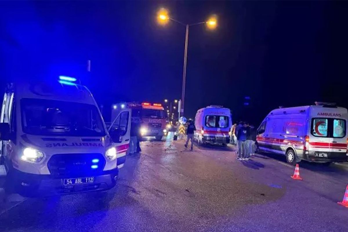 Sakarya'da iki otomobil çarpıştı! 7 yaralı