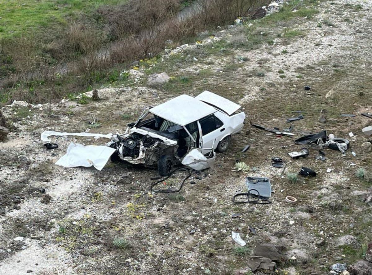 Tavşanlı'da Şarampole Uçan Otomobilin Sürücüsü Yaralandı