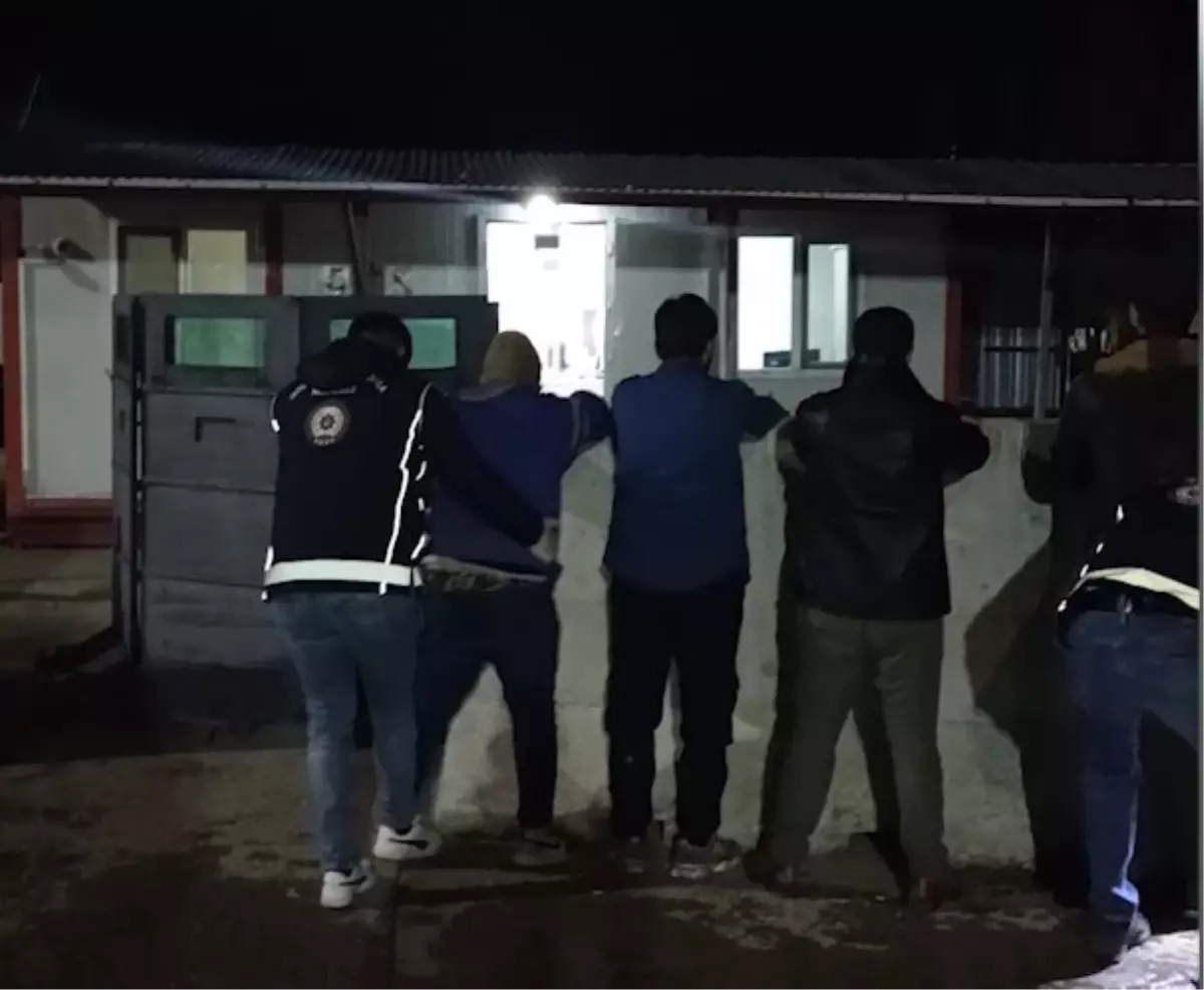 Sivas'ta Düzensiz Göçmen Operasyonu: 5 Kişi Yakalandı, 1 Şüpheli Tutuklandı