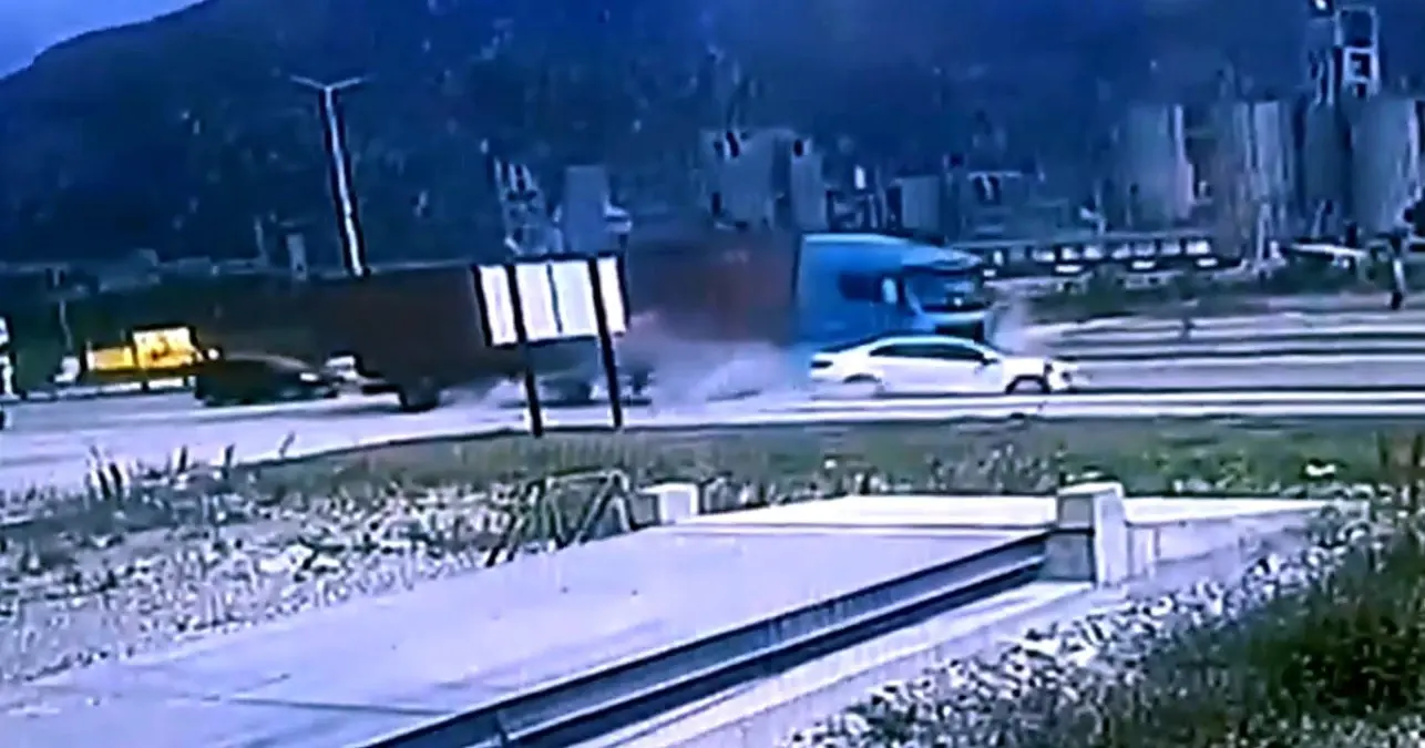 Söke OSB'de Tır Automobil Kazası: Kör Nokta Riskine Dikkat
