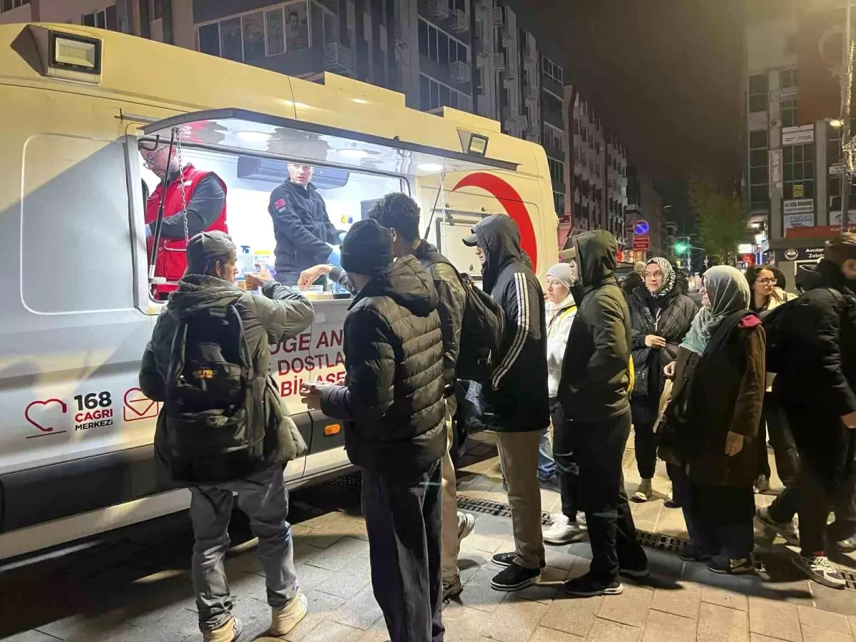 İstanbul Depremi Sonrası Kızılay'dan Beslenme Desteği