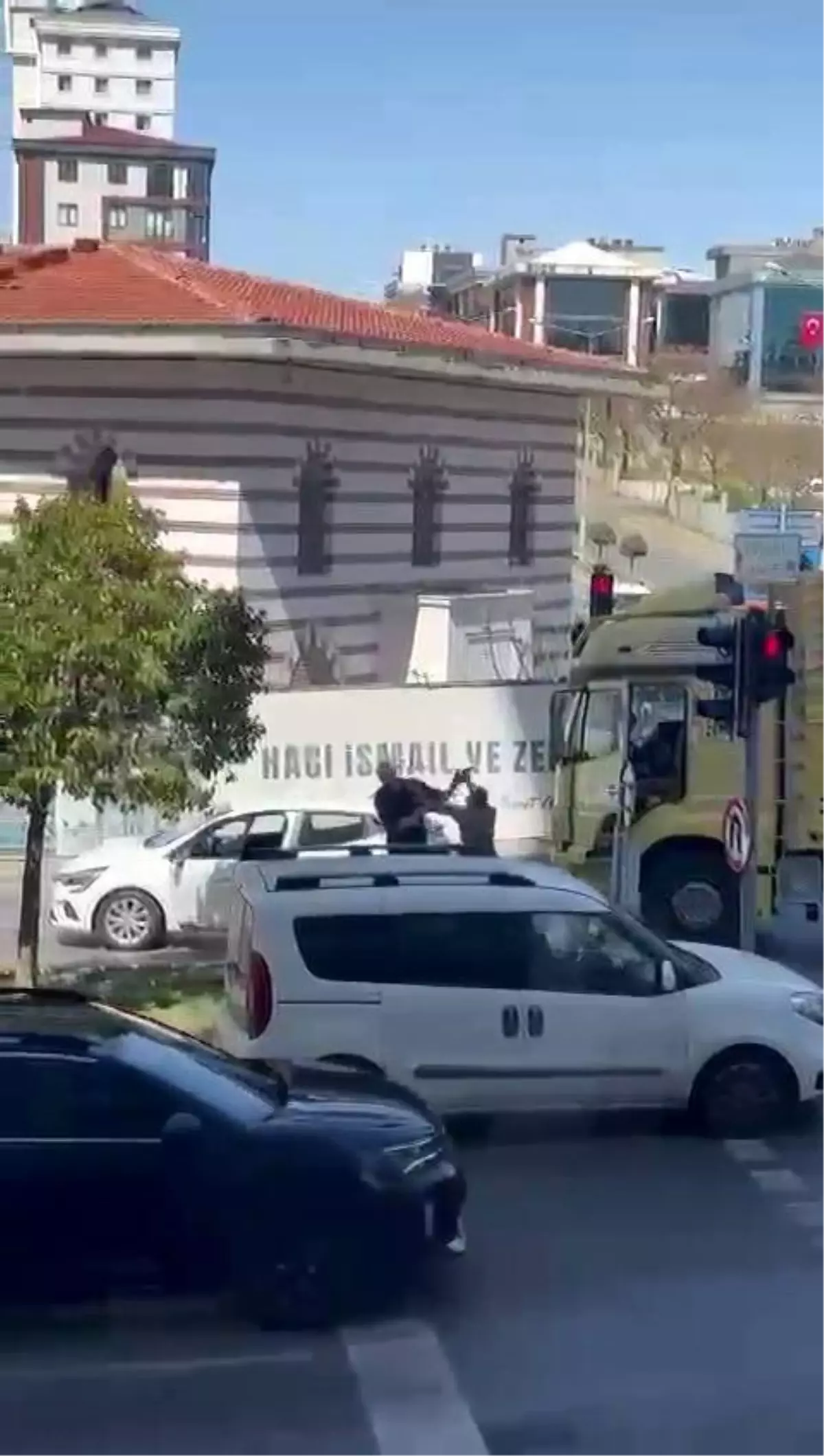 Ümraniye'de Trafik Tartışması Kanlı Bitti: Kamyon Şoföründen Çekiçli Saldırı