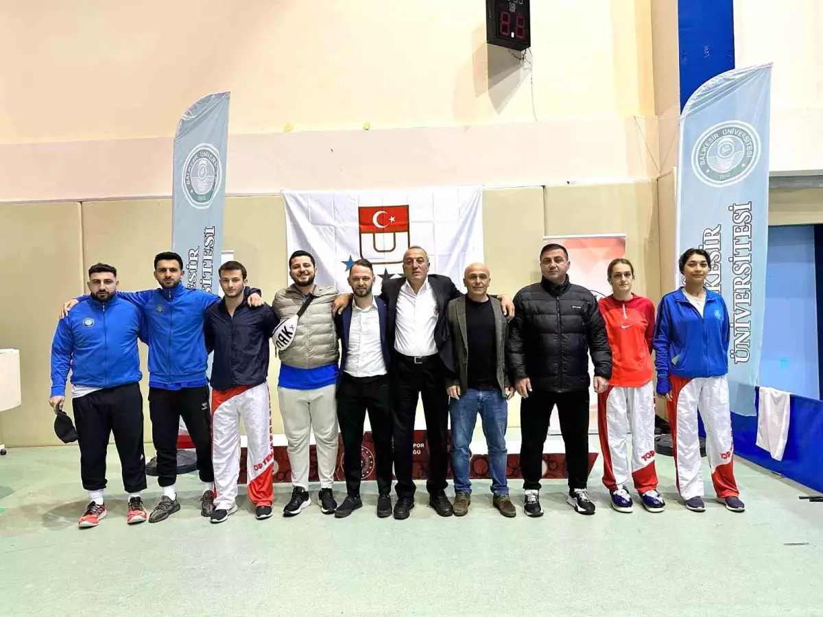 Bursa Uludağ Üniversitesi Kick Boks Şampiyonası'nda 5 Madalya Kazandı