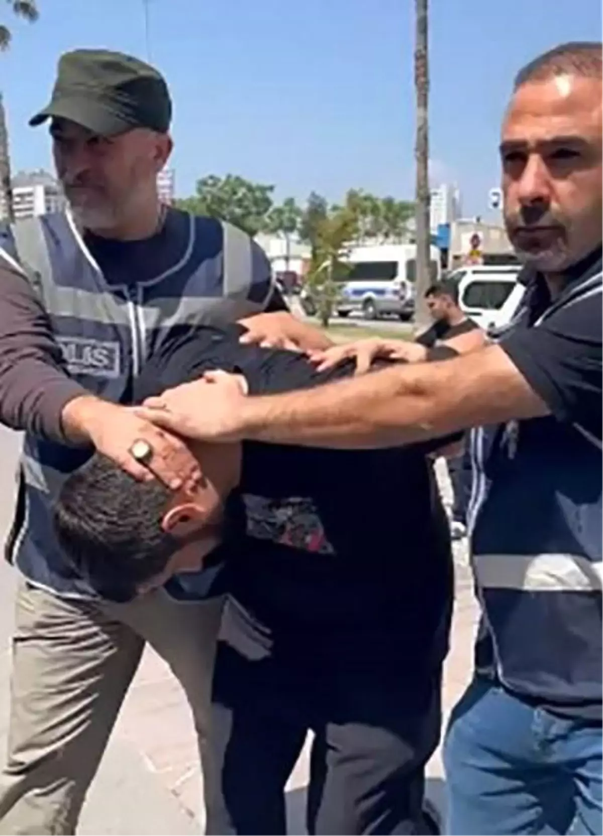 İzmir'de 18 Suçtan Aranan Firari Hükümlü Yakalandı