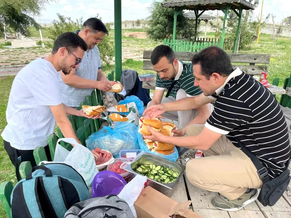 Afyonkarahisar'da Üniversite Öğrencilerine Kaplıca Gezisi Düzenlendi