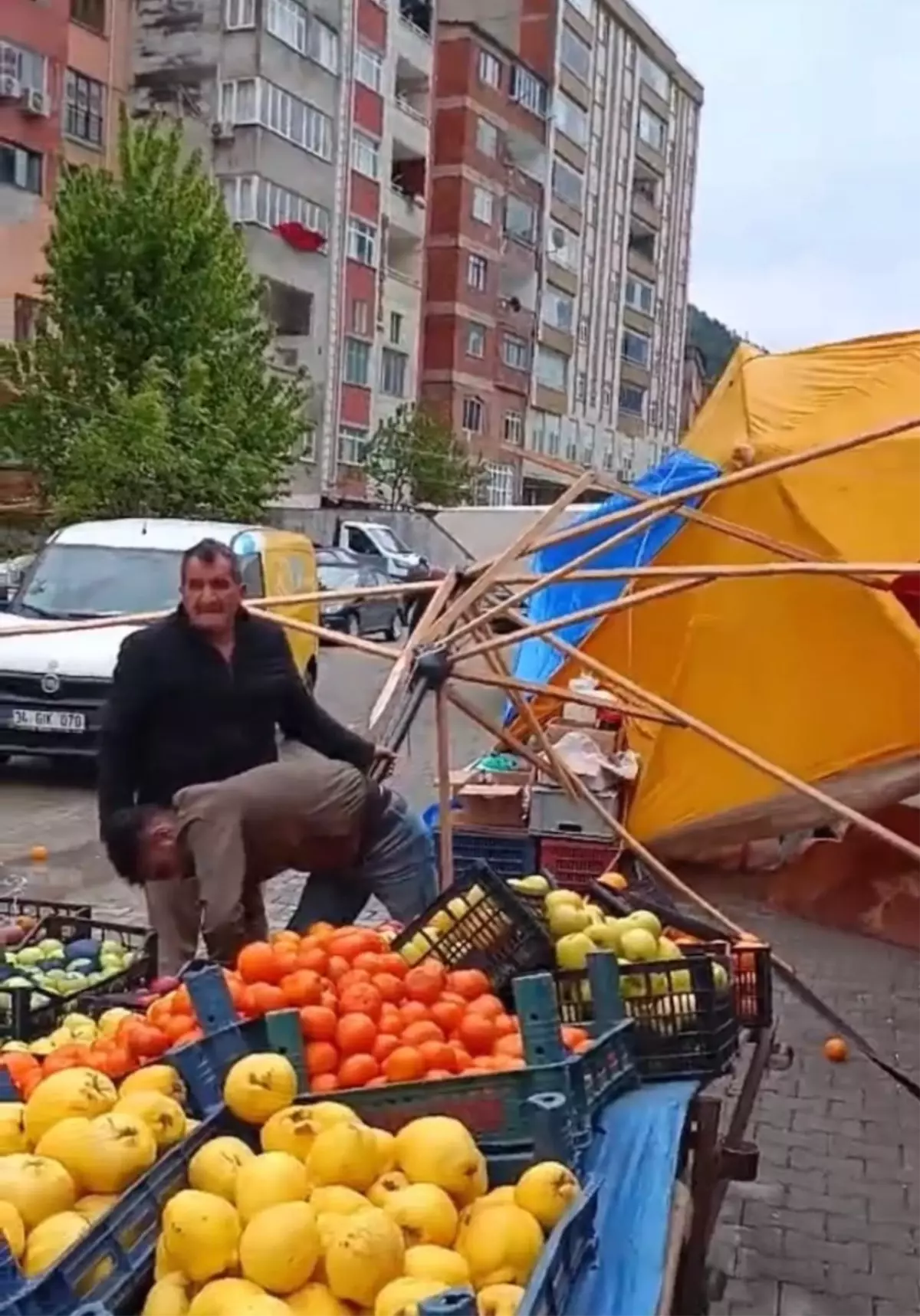 Artvin'de Fırtına Semt Pazarını Vurdu
