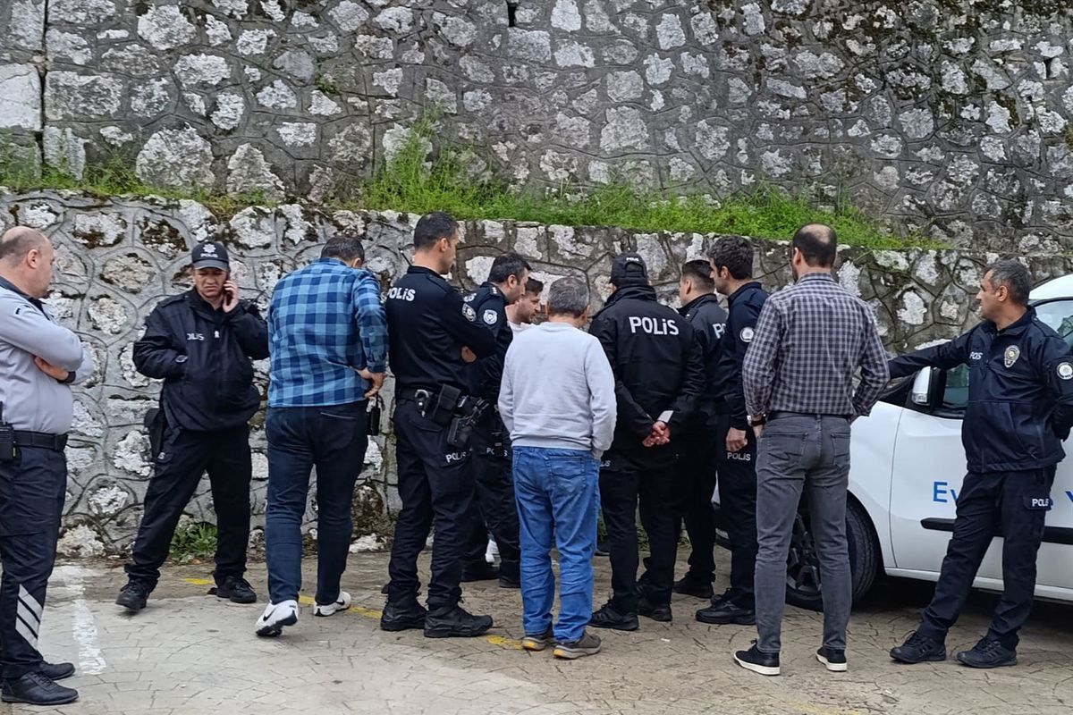 Barışma teklifine olumsuz yanıt aldı, kendini karnından bıçakladı