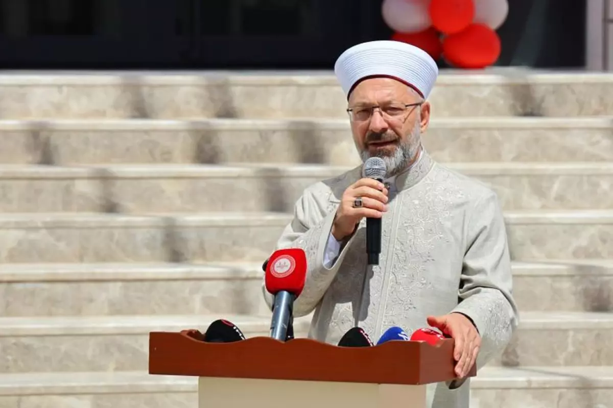 Ali Erbaş yapay zekaya ayet sordu, aldığı cevaba hayret etti