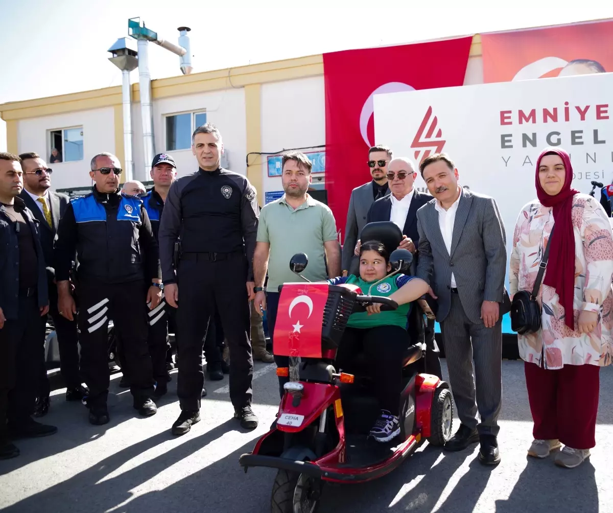 Kayseri'de Engelli Bireyler İçin 130 Akülü Araç Dağıtıldı