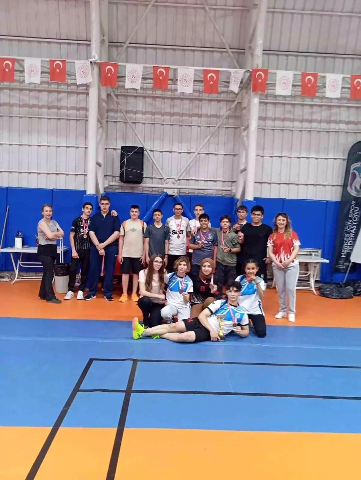 Kayseri'de ERVA Spor Okulları Badminton İl Birinciliği'nde 10 Madalya Kazandı