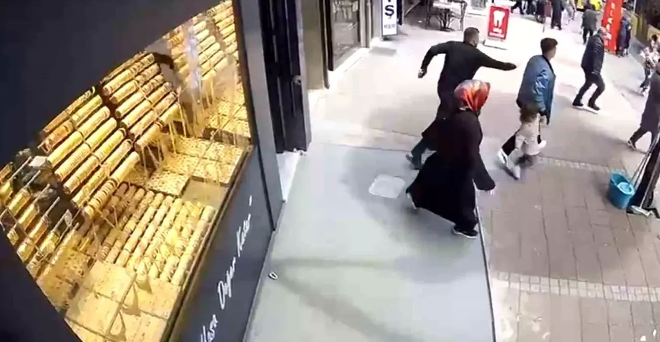 Gaziosmanpaşa'da Deprem Anında Panik Anları Kamerada