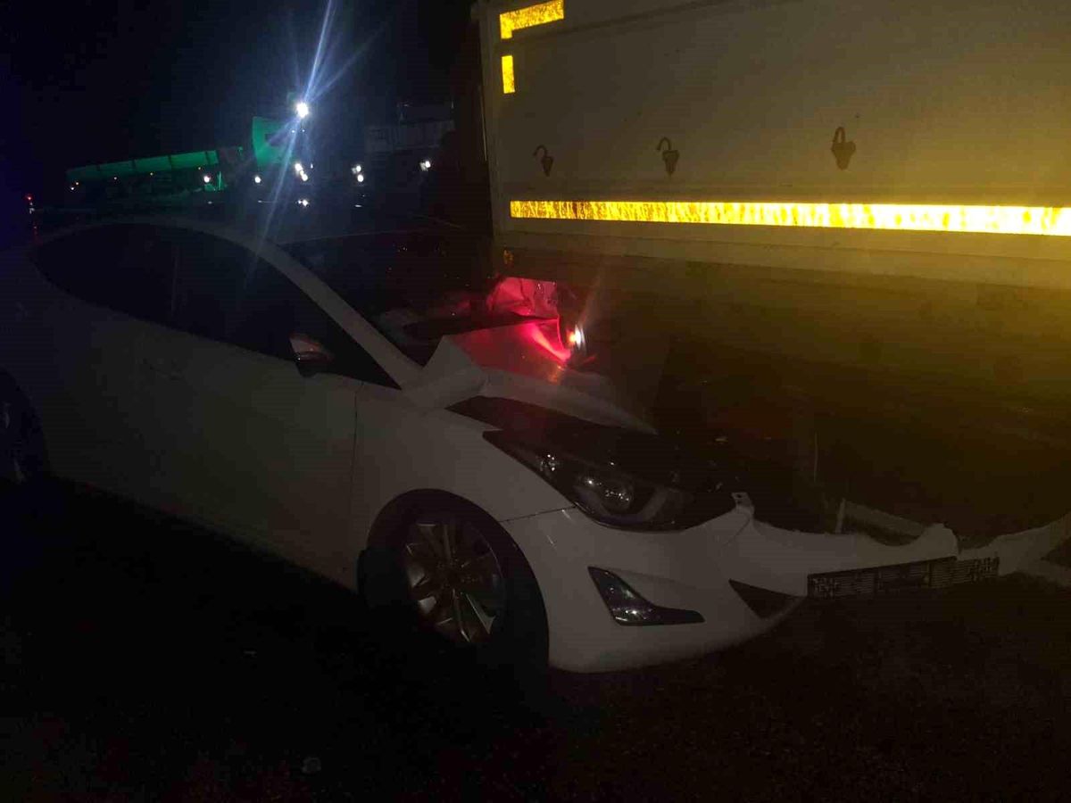 Adıyaman'da Otomobil ile Tır Çarpıştı: 2 Yaralı