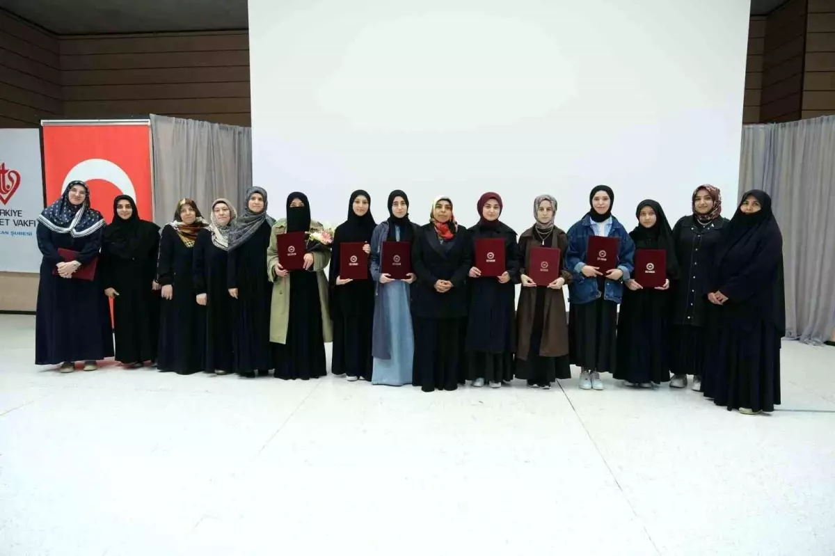 Erzincan'da Hafızlık Belge Takdim Töreni Düzenlendi