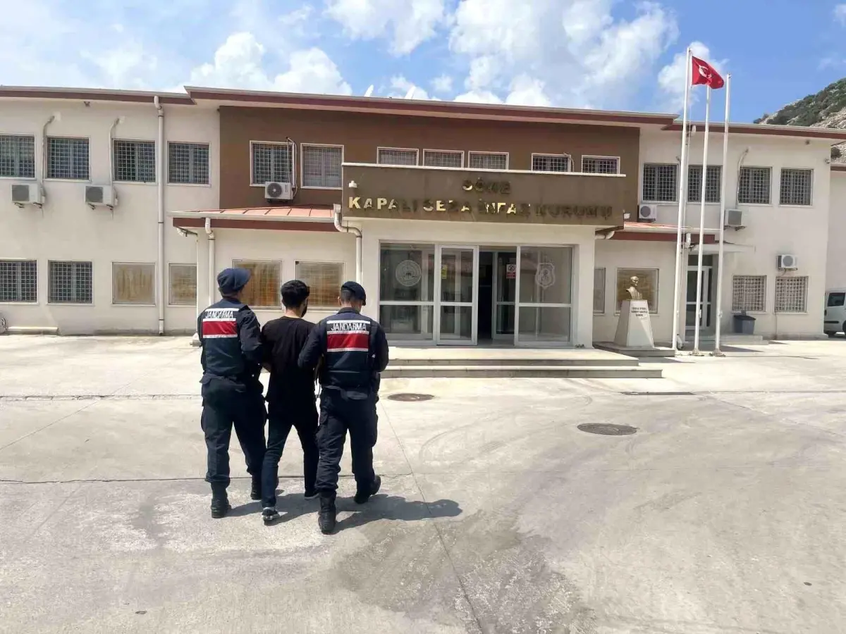 Kuşadası'nda Aranan Şahıs Jandarma Tarafından Yakalandı