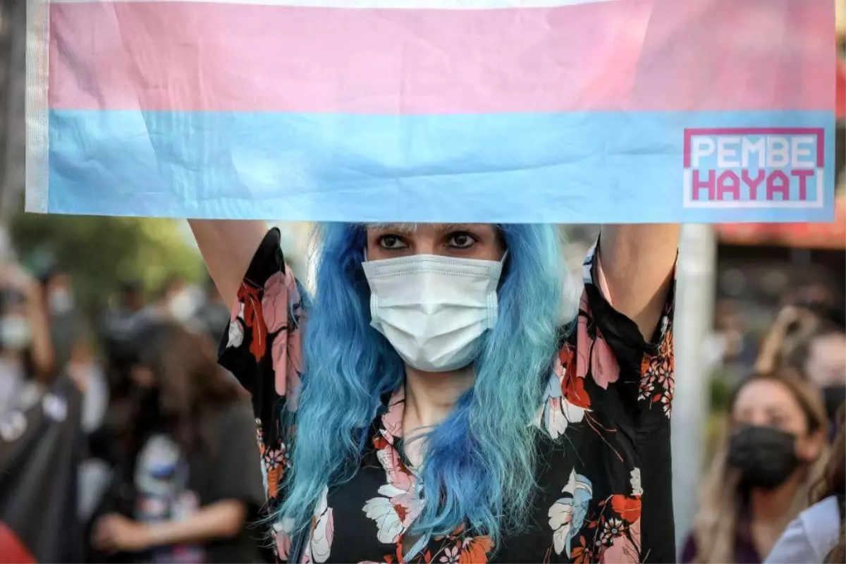 Hormon ilaçlarına getirilen kısıtlama trans bireyleri nasıl etkiliyor?