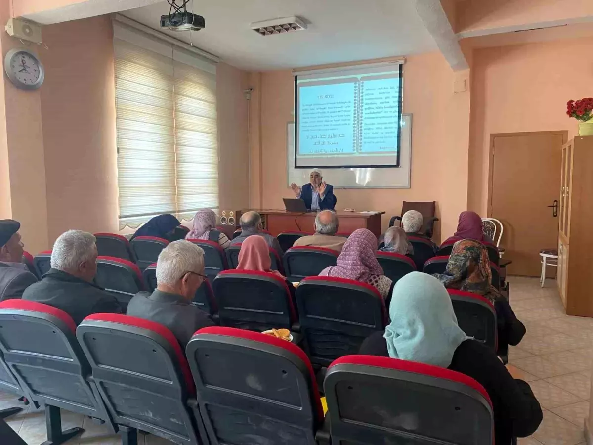 Konya'da Hacı Adaylarına Uygulamalı Eğitim Semineri Düzenlendi