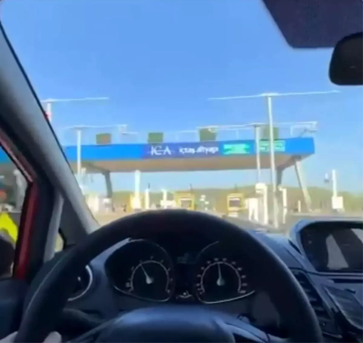 HGS Akımı'na Katılan Sürücü Gişelerde Hız Yüzünden Yakalandı