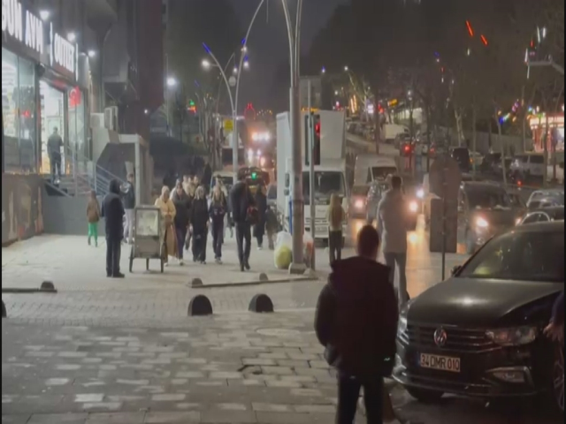 After the 4.3 magnitude earthquake in Istanbul, citizens took to the streets
