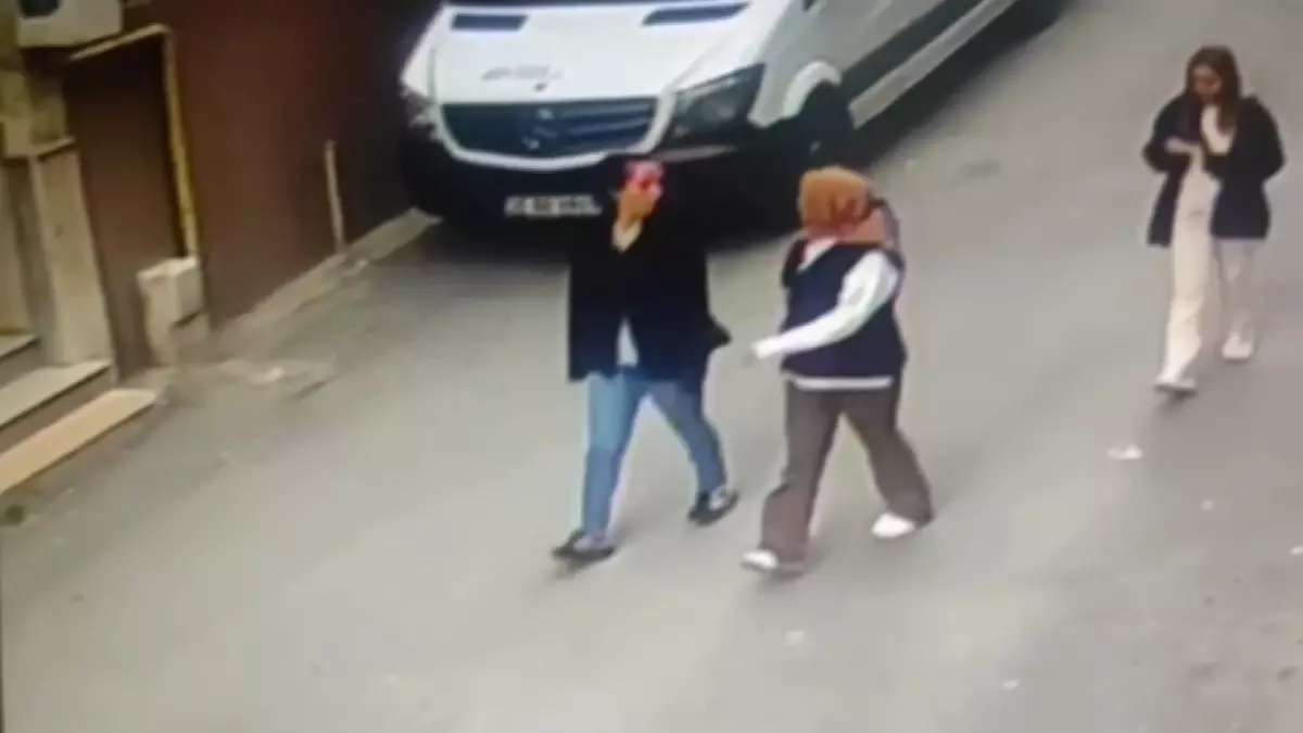İzmir'de Hırsızlık Çetesi Operasyonu: 44 Yıl Hapis Cezalı Şüpheli Yakalandı