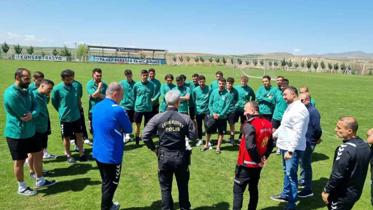 Kırşehir İl Emniyet Müdürlüğü'nden Kırşehirspor'a Moral Ziyareti