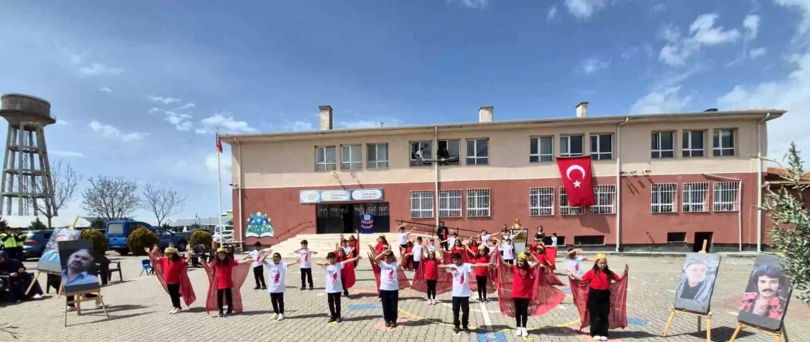 Kırşehir'de Öğrenciler, 2025'te Vefat Eden Sanatçıları Andı
