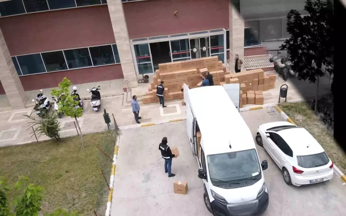 Manisa'da Kaçak Tütün ve Makaron Operasyonu: 2 Milyondan Fazla Makaron Ele Geçirildi