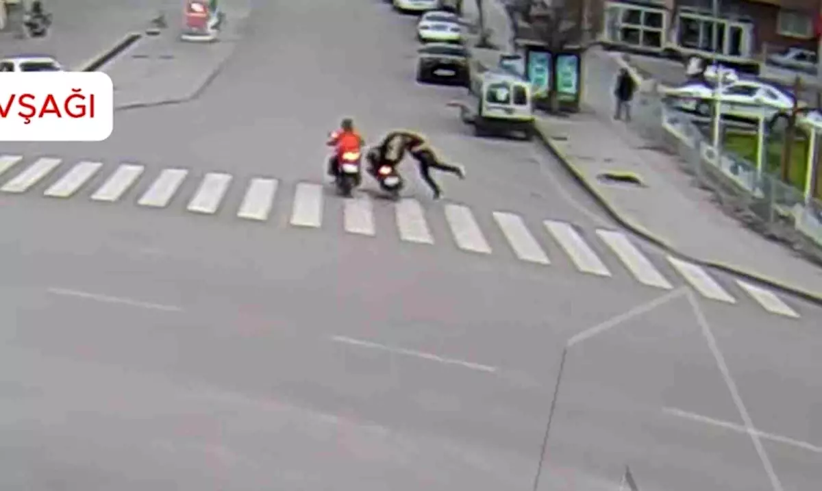 Kırıkkale'de Trafik Kazaları Kameralara Yansıdı: 3 Yaralı