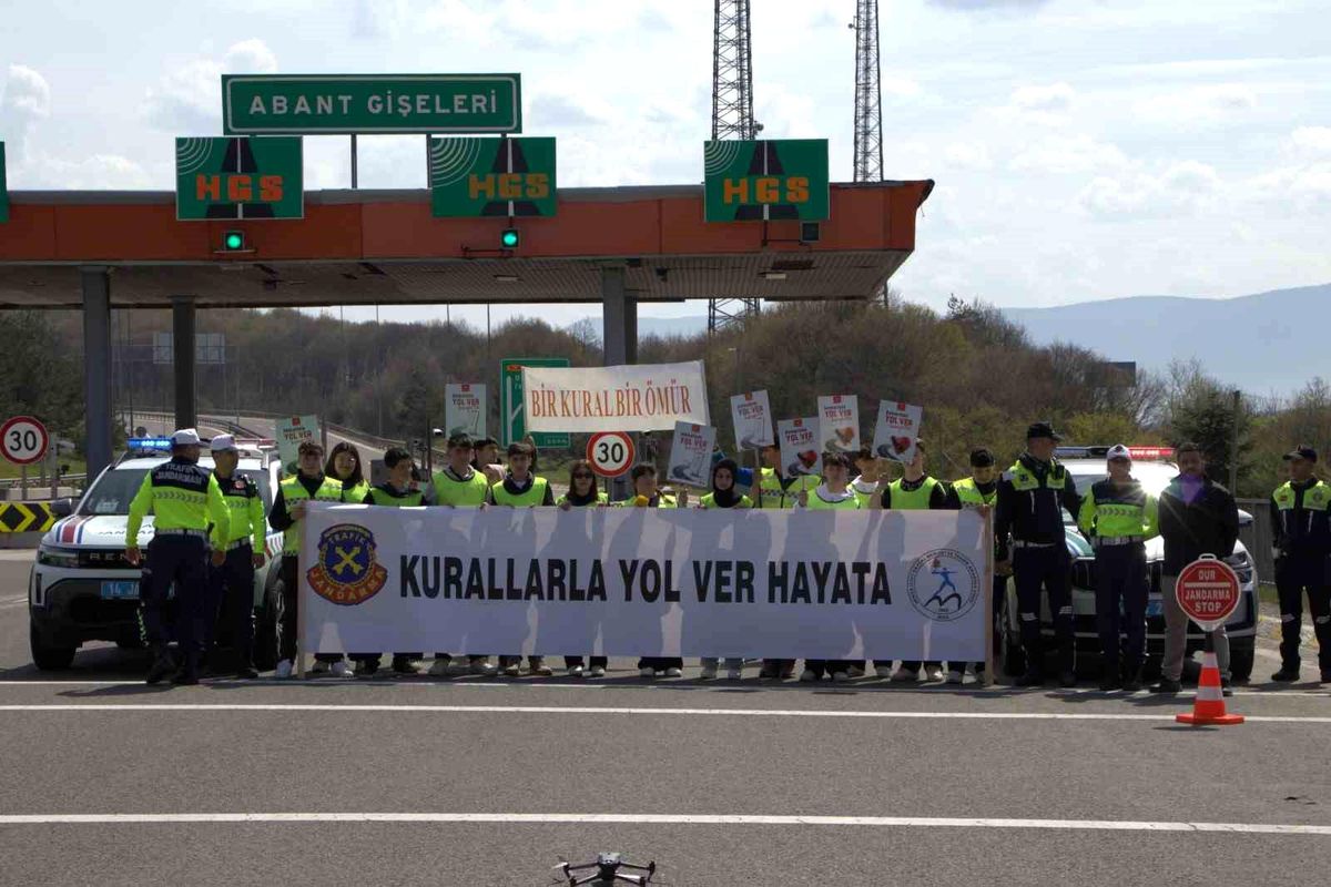 Bolu'da Öğrencilerden Trafik Güvenliği Etkinliği