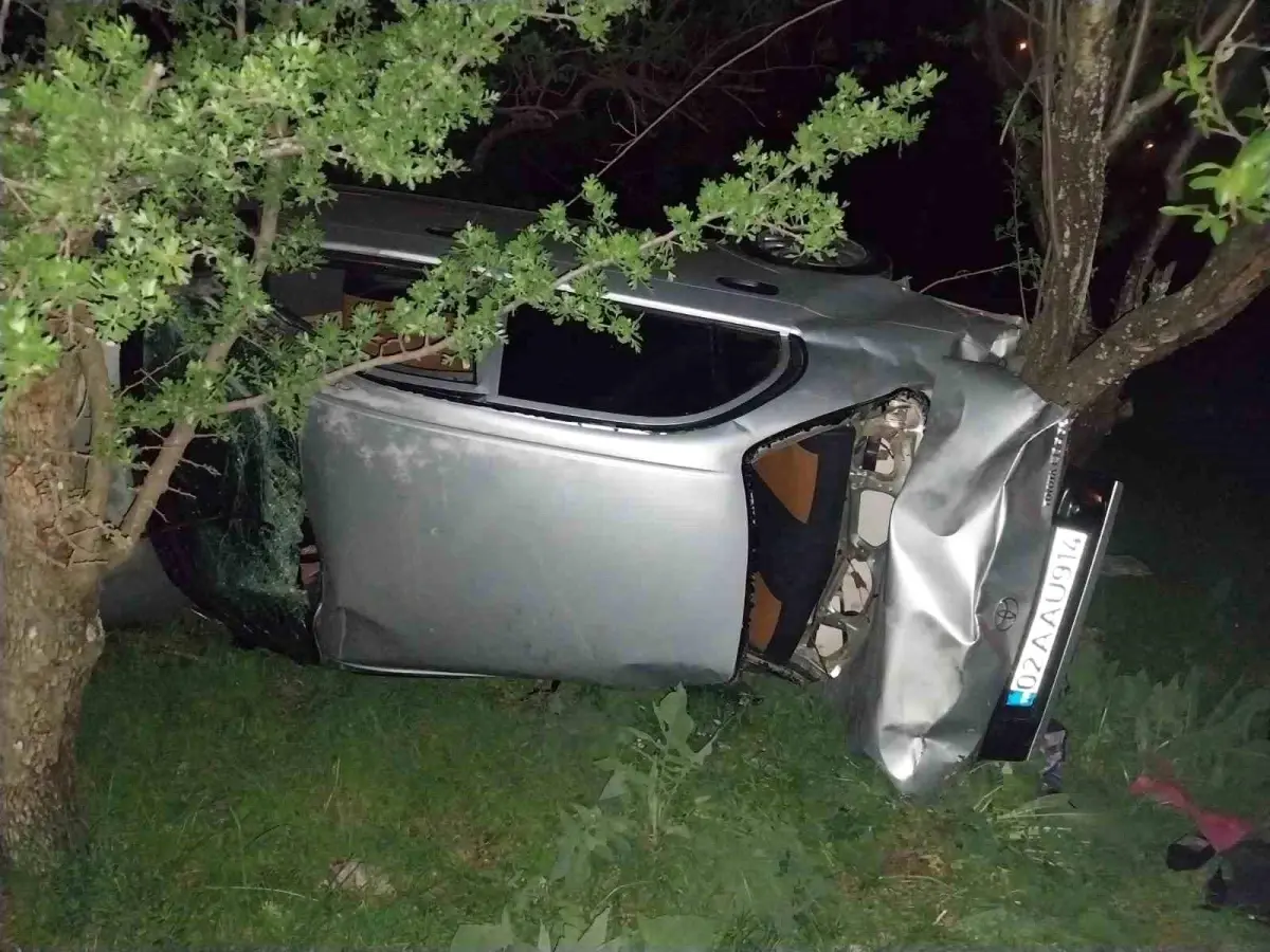 Adıyaman'da Şarampole Yuvarlanan Otomobilde Bir Yaralı