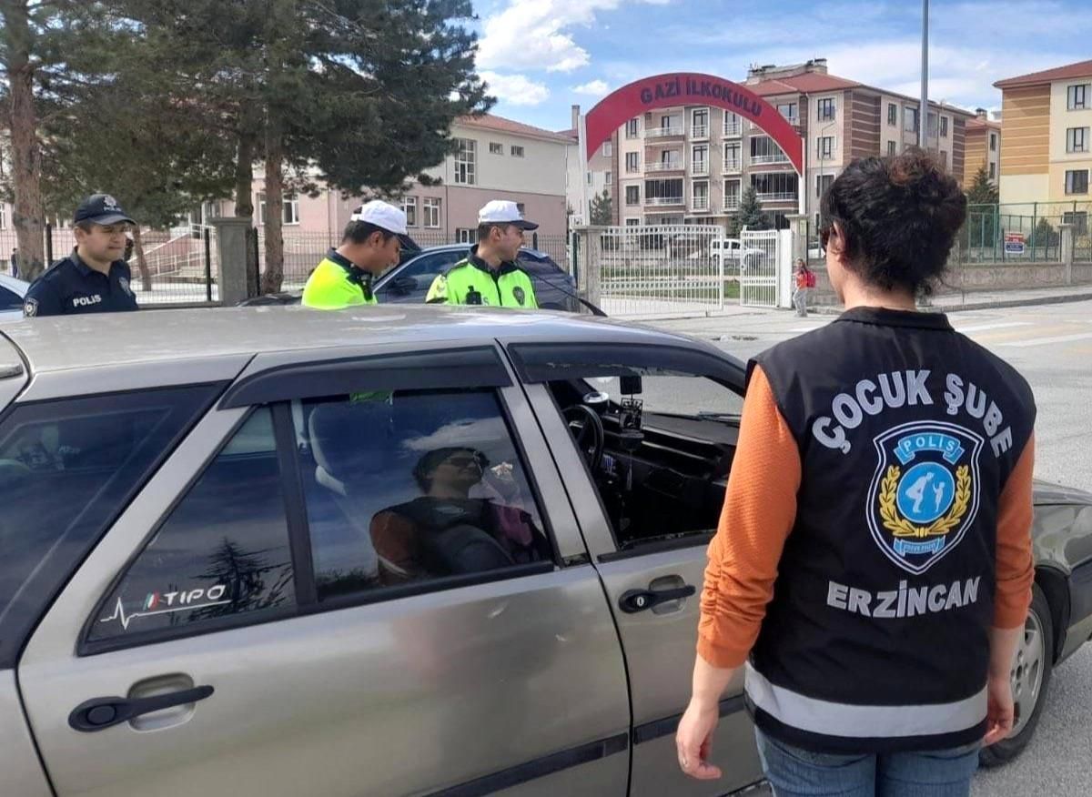 Erzincan'da Okul Çevrelerinde Güvenlik Uygulamaları Devam Ediyor